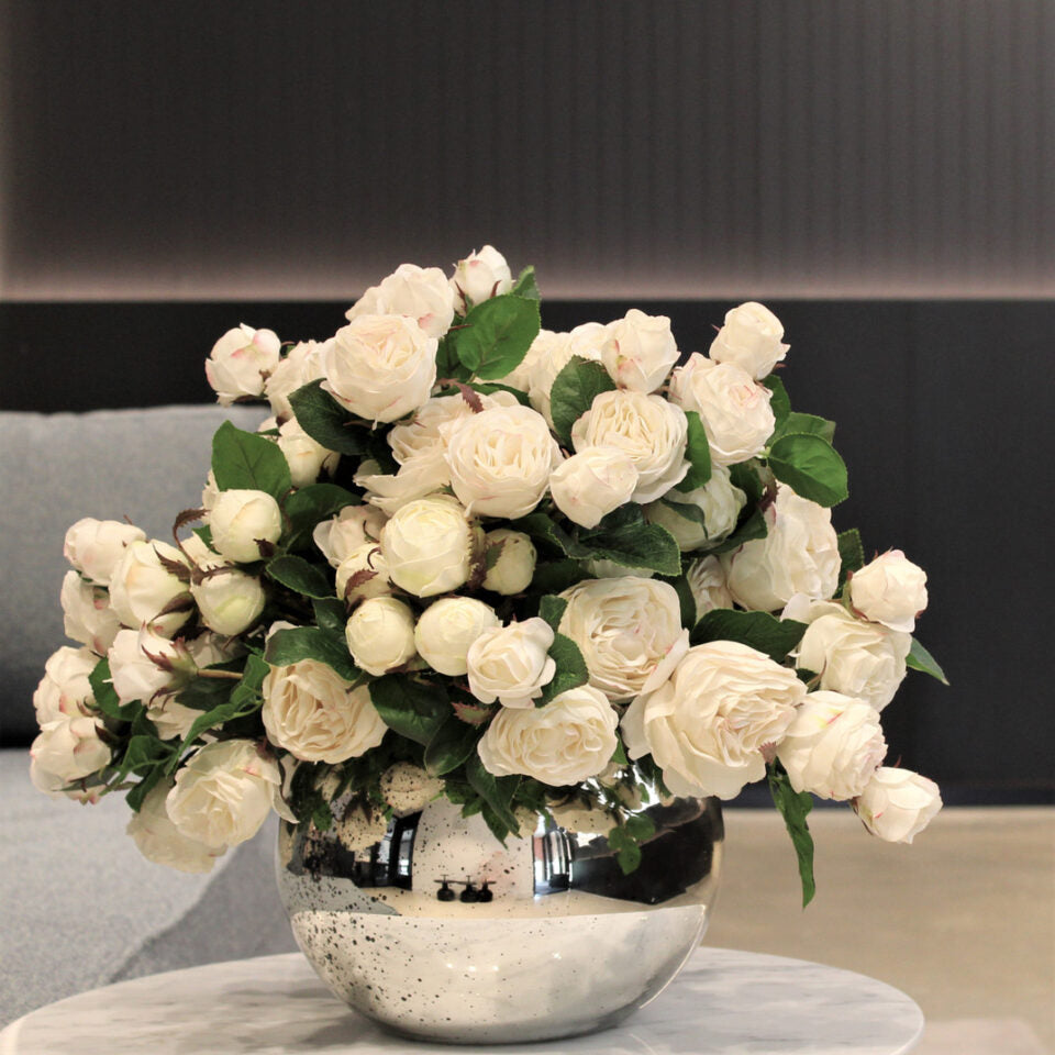 Roses Anglaises Blanches Dans Un Bol Verre Mercure