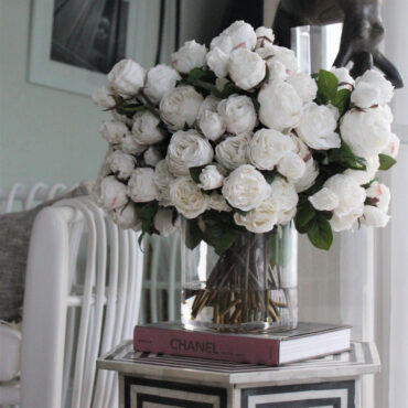 Roses Anglaises Dans Un Cylindre En Verre Transparent