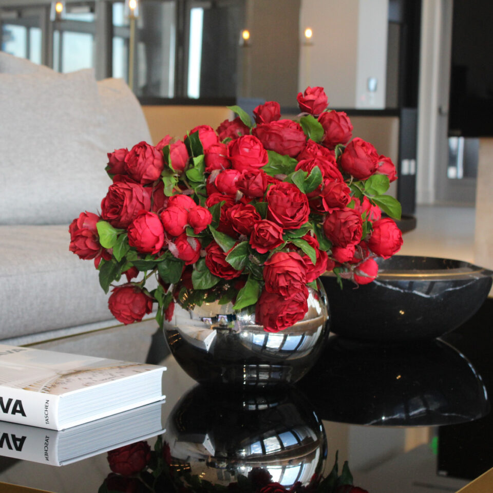 Roses Anglaises Rouges Dans Un Bol Verre Mercure