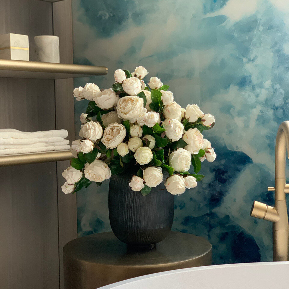 Roses Blanches Dans Un Vase Maxim